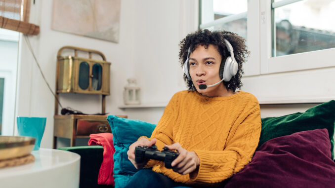 JBL_Quantum 360P_Lifestyle Image_2 (1)